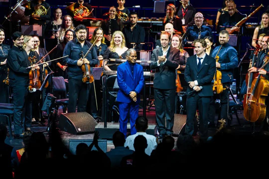Kirk Spencer with orchestra on stage